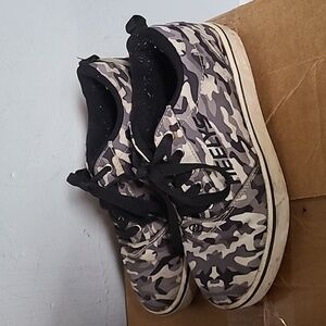 Heelys youth 6 adult 8 unisex black gray camo print canvas sneakers w/wheels
